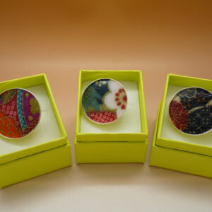 A- D’autres modèles de bagues sont disponibles en boutique. N’hésitez pas à vous renseigner – Image 3